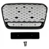 Ge din Audi A6 C7 (2011–2015) ett aggressivare och sportigare utseende med denna RS6-look grill med integrerat Quattro-emblem. Grillen är inspirerad av Audi RS6 4G och ger ett exklusivt och kraftfullt intryck tack vare sin honeycomb-design och svarta finish. Tillverkad i högkvalitativ ABS-plast med perfekt passform för Audi A6 C7 (ej S6/RS6 original). Grillen levereras komplett med nummerskyltshållare (avtagbar) och Quattro-logo – redo för montering.
