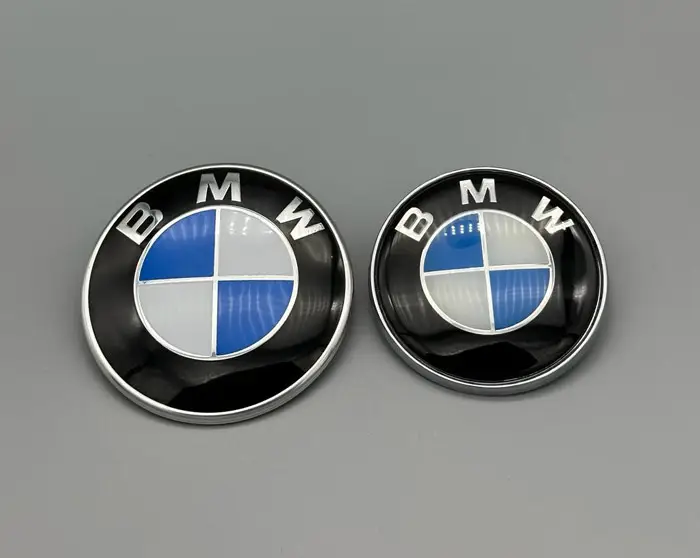 BMW Emblem Blå/Vit 82mm & 73mm (Fram+bak) - RM Bilstyling