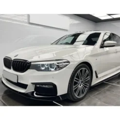Blanksvart frontläpp till BMW G30/G31 – inspirerad av M Performance för en sportigare och mer aggressiv look.