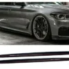 Sidokjolar i blanksvart M Performance-look till BMW G30/G31 – lyfter bilens sportiga profil.