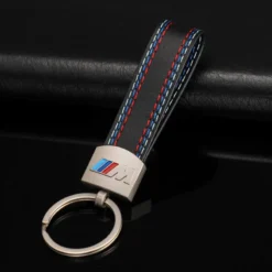 Exklusiv BMW M Nyckelring i Äkta Läder – Stilren Detalj för M-Entusiaster