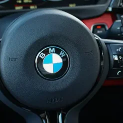 BMW ratt-emblem 45mm – ge din ratt en fräsch och originalnära look med enkel montering.