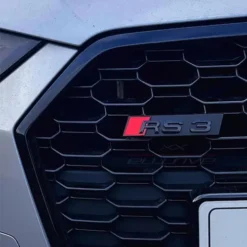 RS3-Emblem-Till-Grillen-Audi-Svart