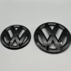 Svarta VW-emblem för Golf MK6 – uppgradera fram och bak med en stilren, stealthig look.