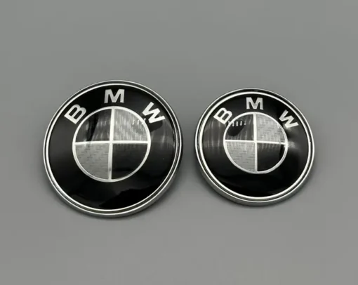 BMW-Emblem-SvartVit-Kolfiber-82mm-73mm