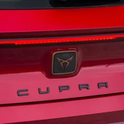 Cupra-Emblem-Bak-Svart