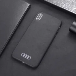 Audi mobilskal med Alcantara-ytfinish – exklusivt, mjukt och tåligt skydd
