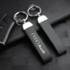 Audi Lyxig Nyckelring i Äkta Läder – Elegant Bilstylingaccessoar