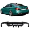 Förvandla bakdelen på din BMW F10/F11 med en blanksvart diffuser i M5 Performance-stil – sportig, stilren och enkel att montera.