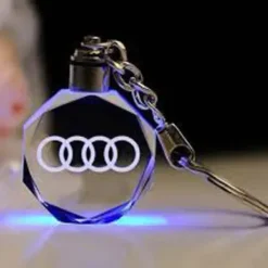 Audi nyckelring i kristall – skiftar färg via vridfunktion, exklusiv finish