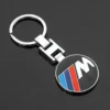 BMW M nyckelring i borstad metall med färgglada M-stripes – robust och stilren