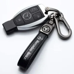 Mercedes-Benz-Nyckelring-i-Läder-Svart