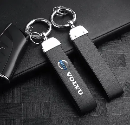 Exklusiv Volvo-nyckelring i äkta läder med präglad logotyp – en stilren och hållbar accessoar för bilentusiasten.