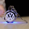 Volkswagen nyckelring i kristall med skiftande färg – vridbar topp, exklusiv design