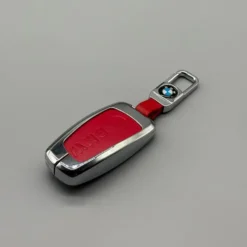 Premium nyckelfodral i svart läder med stilren silver- och rödfärgad nyckelring – perfekt skydd och elegant design för BMW-nycklar.