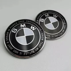 BMW emblem svart/vit 50-årsjubileum – 82 mm fram och 74 mm bak – 2-pack