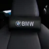 BMW nackkudde i svart kolfiberdesign – 2-pack för lyxig komfort och sportig look.