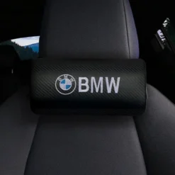 BMW nackkudde i svart kolfiberdesign – 2-pack för lyxig komfort och sportig look.