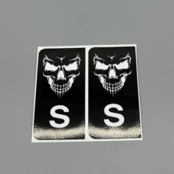 S-märken svart/vit Variant III – 2-pack stilrena bilmärken för personlig bilstil och dekoration.