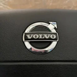 Svart Volvo ratt emblem – självhäftande dekal 4,8 cm för styling
