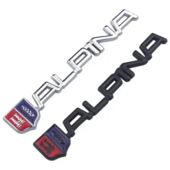 Elegant BMW Alpina-emblem i krom och svart – perfekt för bagageluckan, ger en premium och sportig känsla.