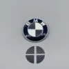 BMW emblem svart carbon 82mm med stickers – sportig kolfiberdesign