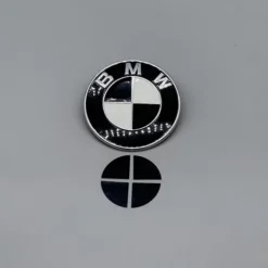 BMW emblem svart 82mm med stickers – stilren design