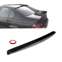 Blanksvart takspoiler monterad på BMW E46 Sedan för en sportigare och mer exklusiv bakprofil.