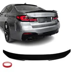 Blanksvart PSM vinge för BMW G30 som ger bilen en sportig och aggressiv look samt förbättrad aerodynamik och stabilitet.
