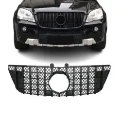 GTR grill till Mercedes ML W164 Facelift (2008–2011) som ger bilen en sportig, modern och mer aggressiv frontdesign.