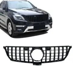 Blanksvart GTR grill till Mercedes ML W166 (2011–2015) som ger bilen en sportig, modern och aggressiv frontdesign.