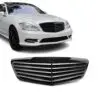 Grill till Mercedes S-Klass W221 (2009–2013) som ger bilen en elegant, modern och exklusiv frontdesign.