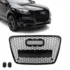 Blanksvart RS honeycomb grill monterad på Audi Q7 4L (2006–2015) för en sportig och modern front.