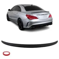 Spoilervinge i blanksvart för Mercedes CLA C117 – ger bilen en sportig look och förbättrad aerodynamik.
