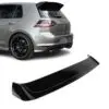 Blanksvart Batman Style takspoiler till VW Golf MK7 som ger bilen en sportig, aggressiv och unik bakprofil.