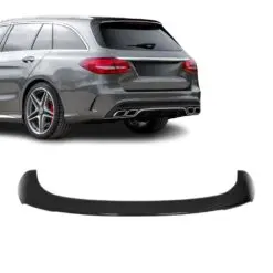 C63-inspirerad takvinge i blanksvart monterad på Mercedes S205 C-Klass Touring för ett aggressivt och sportigt utseende.