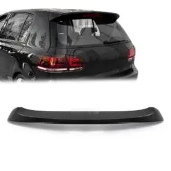 Blanksvart GTI Style takvinge till VW Golf MK6 (2009–2012) som ger bilen en sportig, aggressiv och stilren bakprofil.