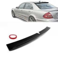 Blanksvart takvinge till Mercedes E-Klass W211 som ger en sportig och stilren uppgradering.