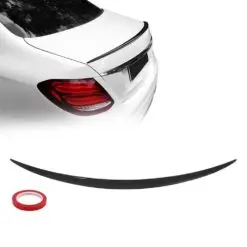 Blanksvart AMG vinge till Mercedes W213 som ger sportigare look och förbättrad aerodynamik.