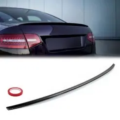 Blanksvart vinge till Audi A6 C6 4F 2004–2011 – ger ett sportigt och exklusivt bakutseende.
