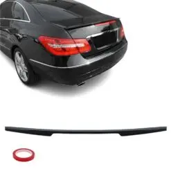 Bakvinge till Mercedes E-Klass W207, C207 och A207 som ger bilen en sportig och elegant uppgradering.
