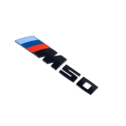 BMW M50 emblem logga i blanksvart – sportig och exklusiv stylingdetalj med modern BMW M-look för bilen.
