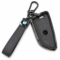 BMW G-serie nyckelskal i glansig metall och läder – exklusivt skydd med premiumdesign och perfekt passform för BMW-nycklar.